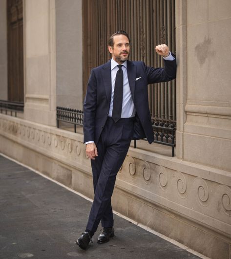 Traje formal con moño